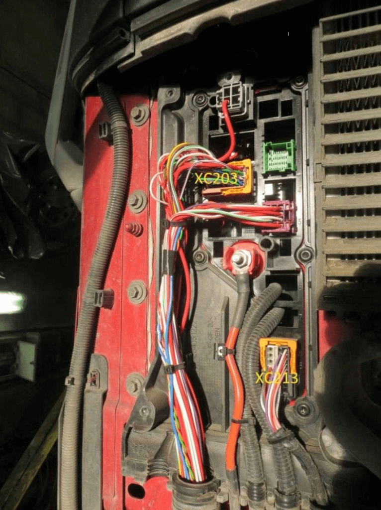 SCR connector location FH4/FM4